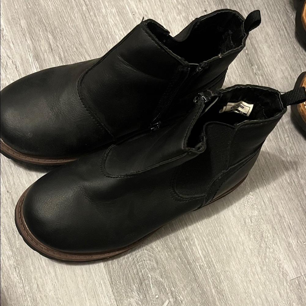 Boys black boots